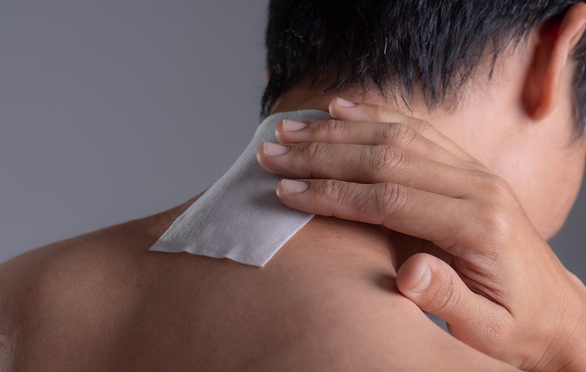 Applying a patch of Lidocaine (Image via Getty Images)