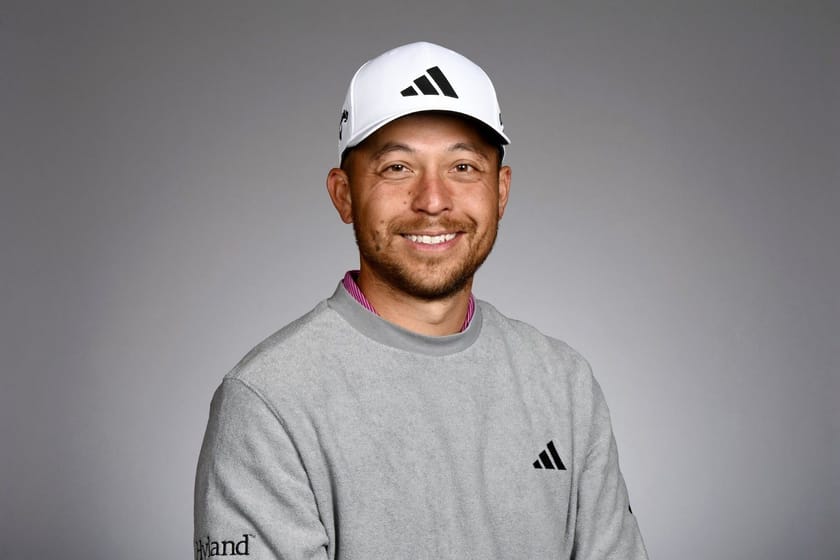 Who is Xander Schauffele's caddie?