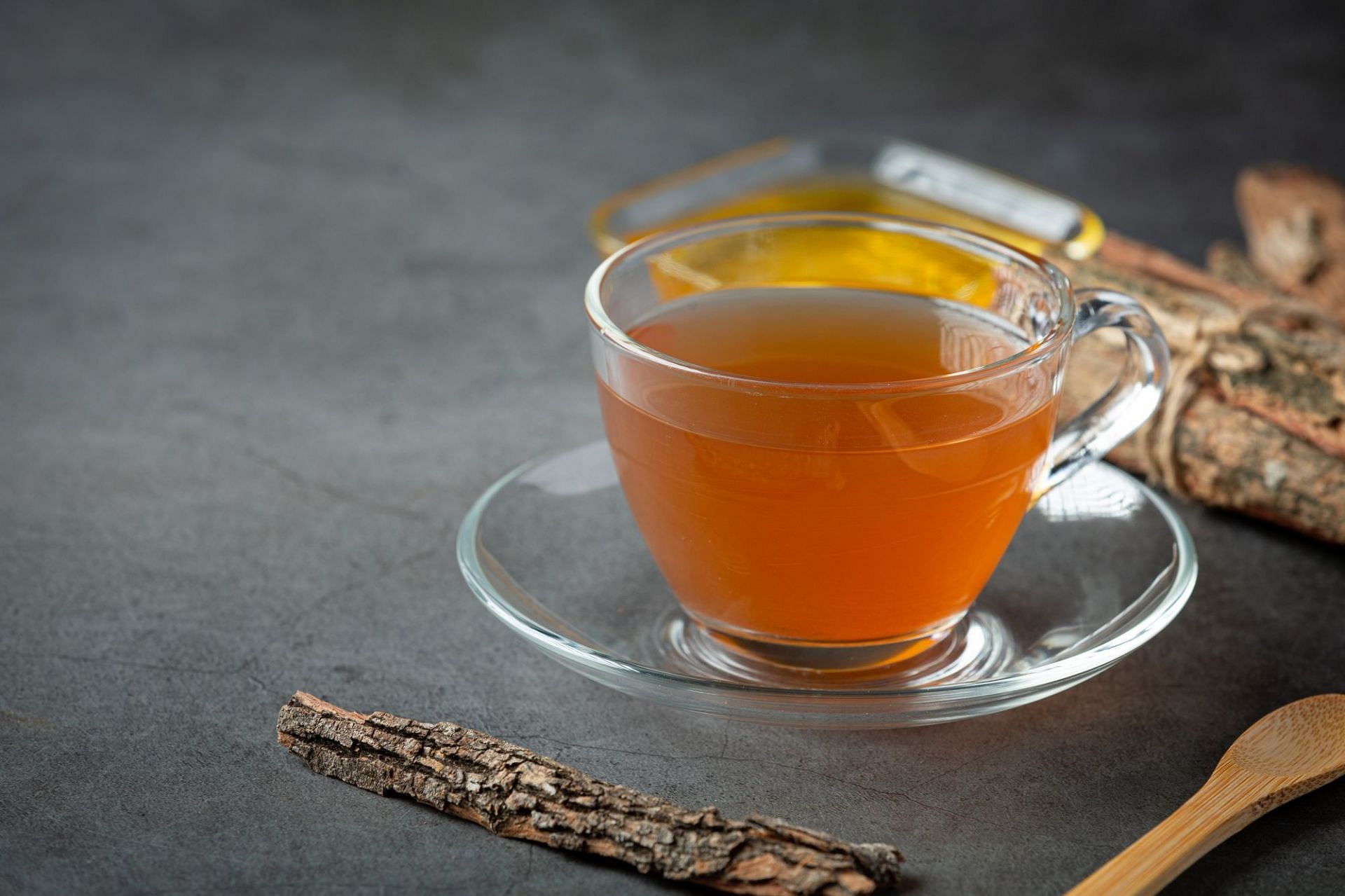 Burdock root tea can be made at home. (Photo via Freepik/jcomp)