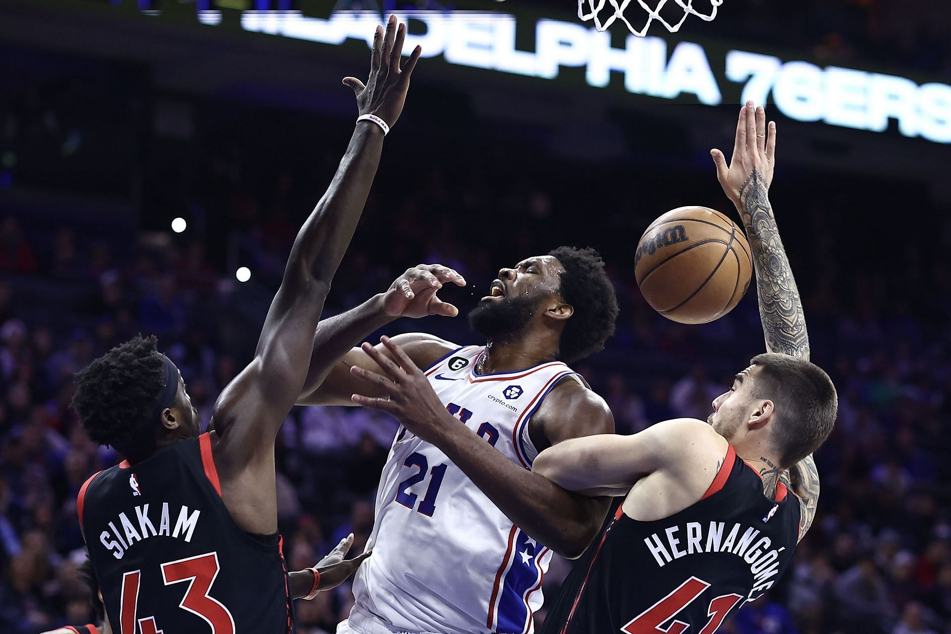 Драфт нба 2016. Embiid foul on Mitchell.