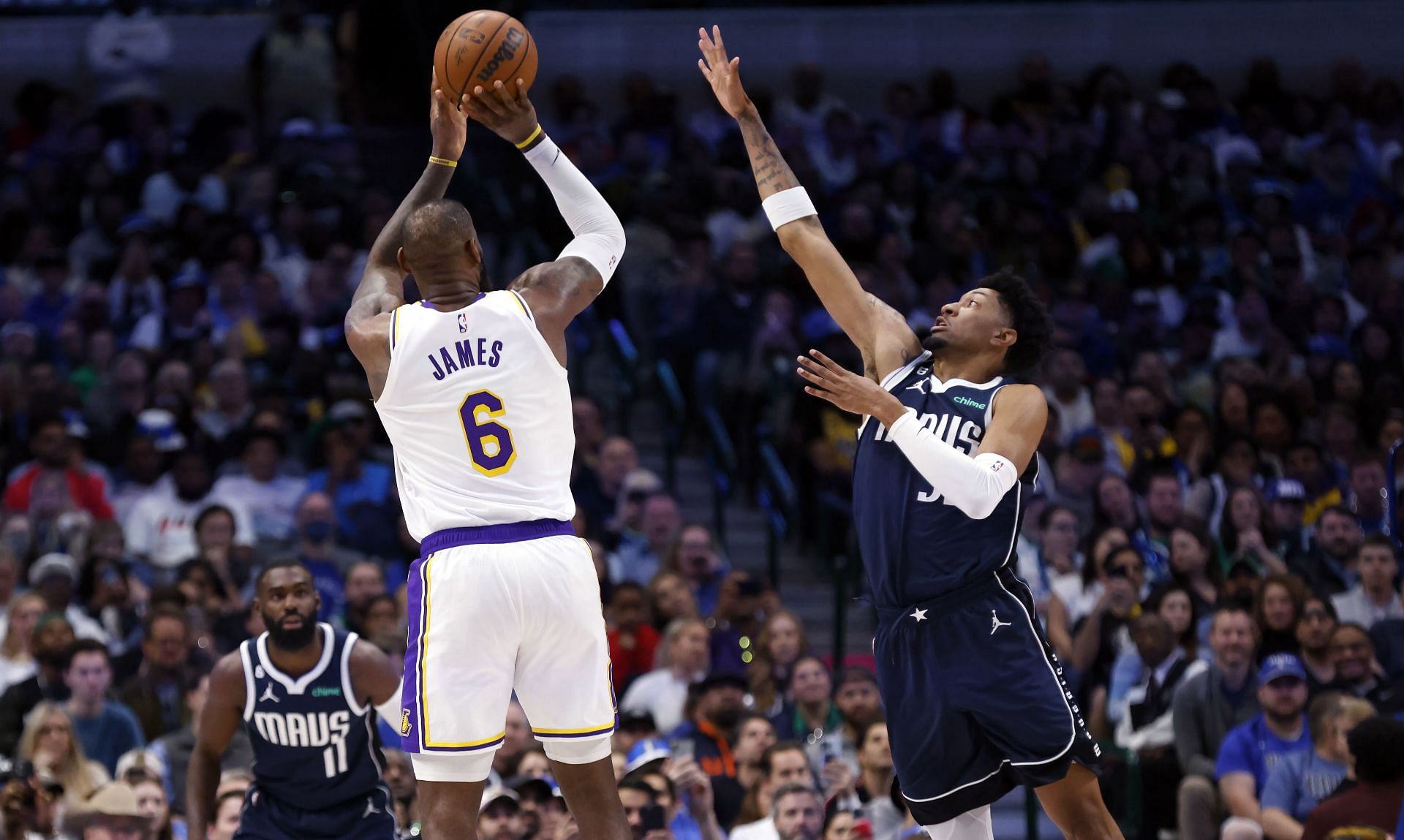 Los Angeles Lakers v Dallas Mavericks