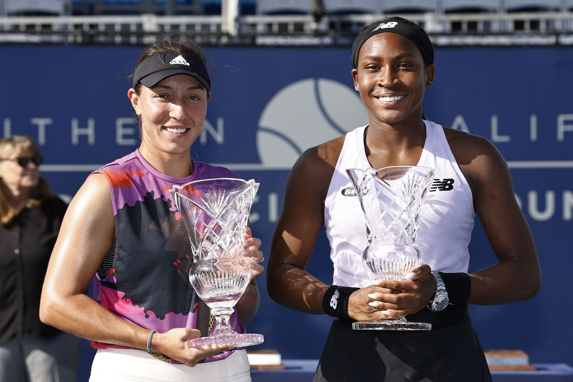 Jessica Pegula and Coco Gauff with the 2022 San Diego Open doubles trophy