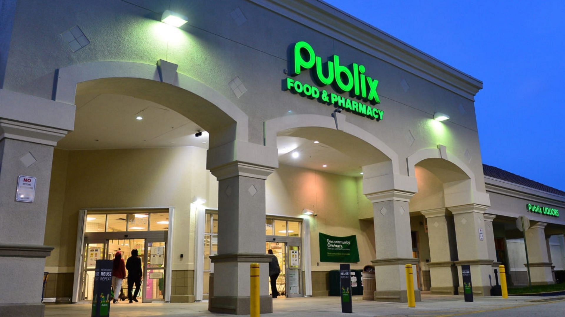 Publix discontinues hurricane cakes over non-compliance with company policies (Image via Johnny Louis / Getty Images)