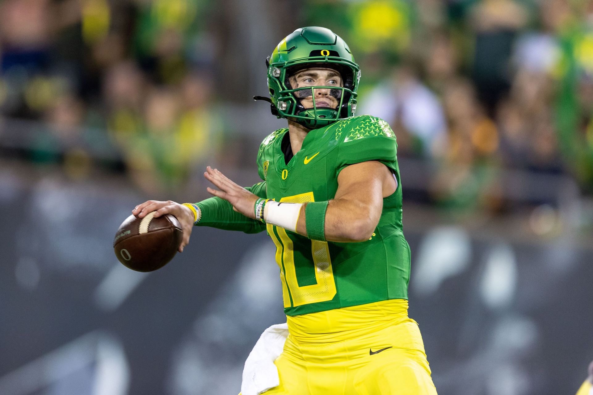 Oregon's Bo Nix gets massive New York City billboard; Joey