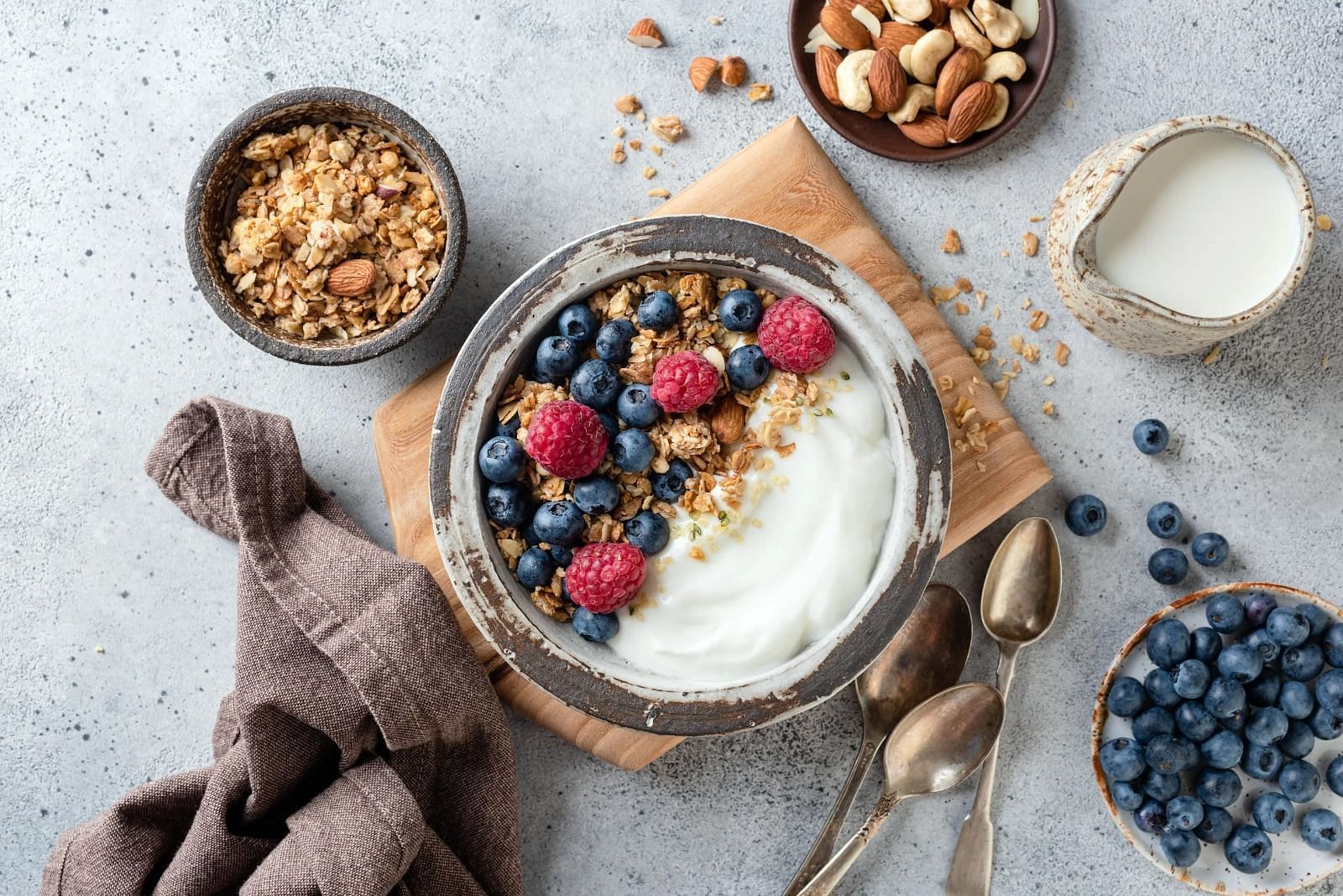 Greek yogurt (Image via Getty Images)