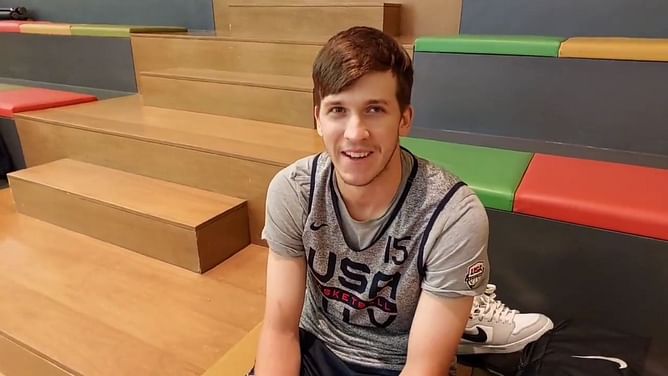 Exclusive: Austin Reaves downplays signing the poster about him being better than LeBron James