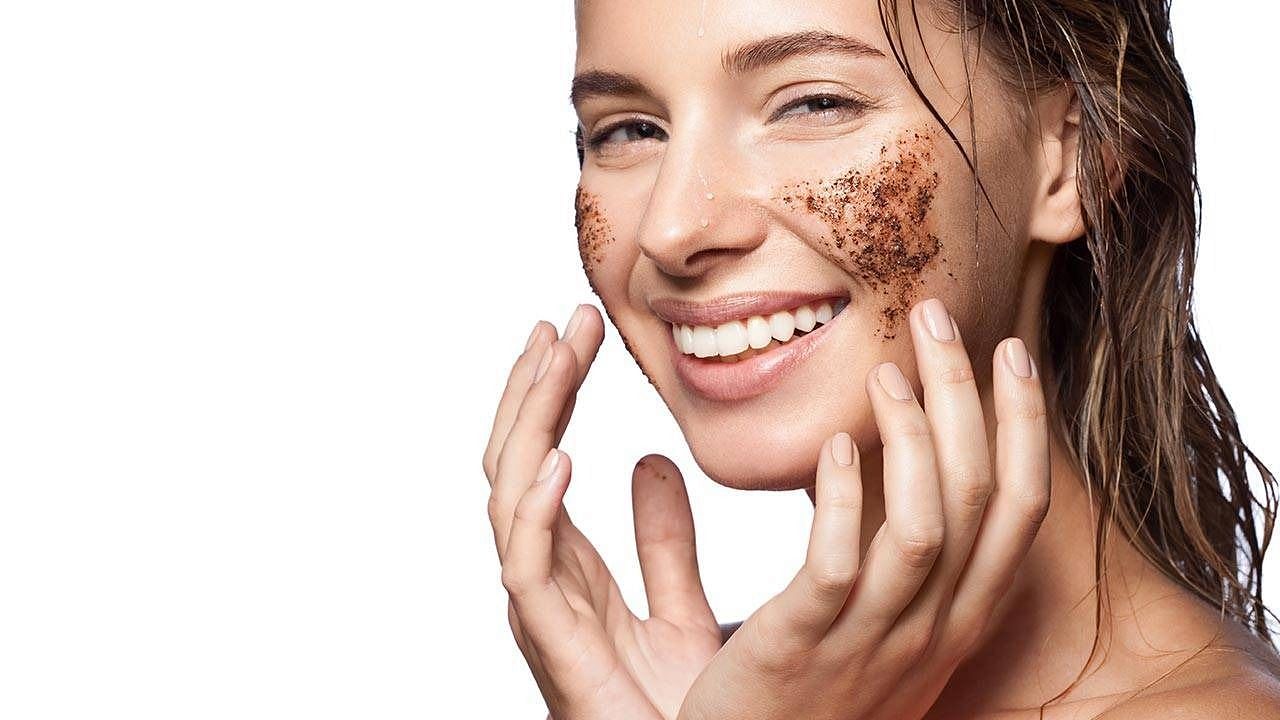 DIY facial scrub (Image via Getty Images)