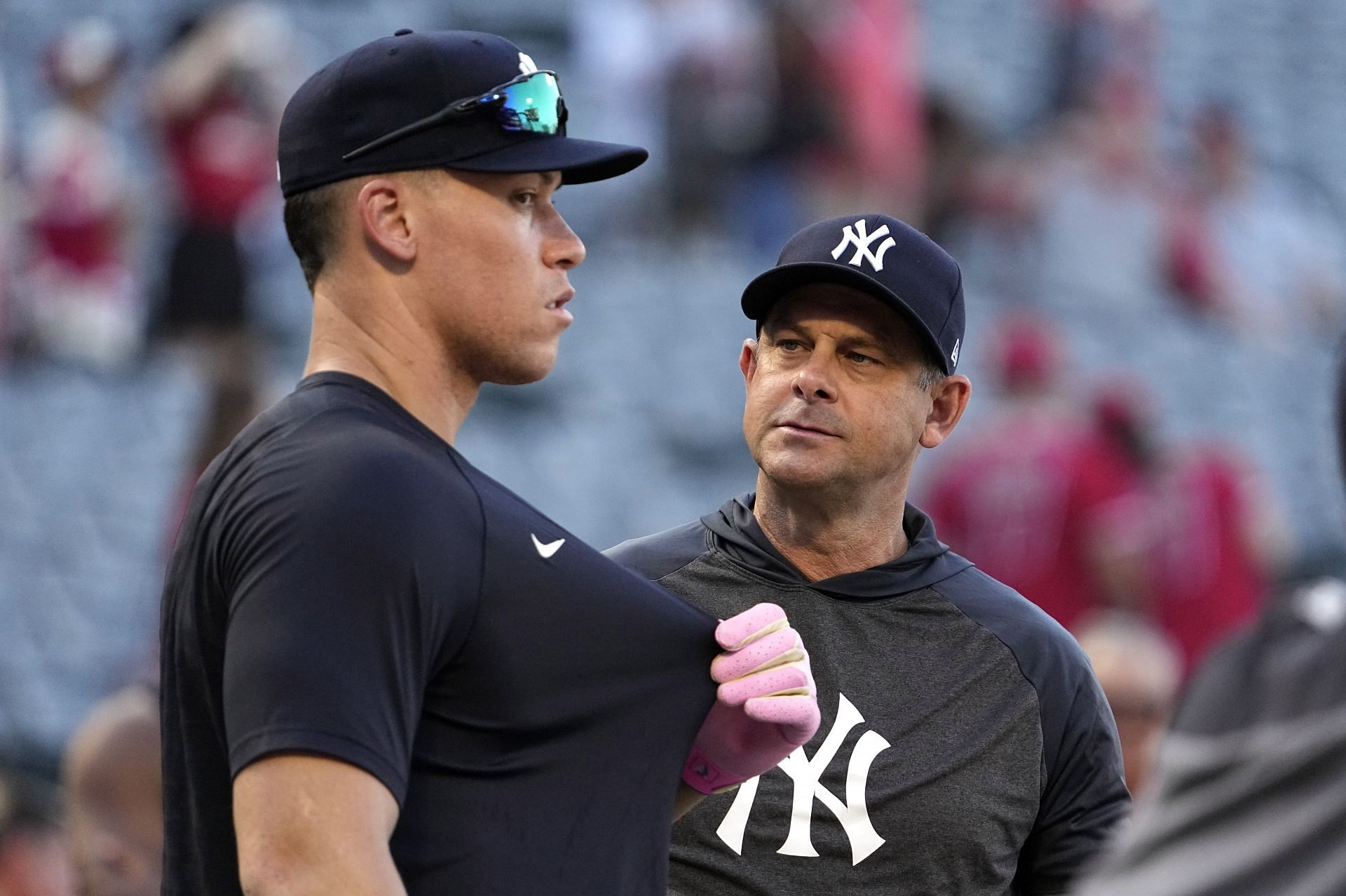 New York Yankees&#039; Aaron Judge, left, talks with manager Aaron Boone in Anaheim