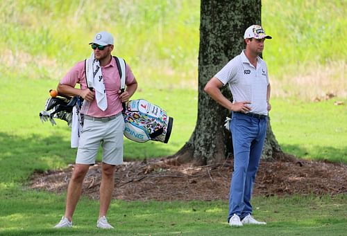 Harris English and his caddie (via Getty Images)