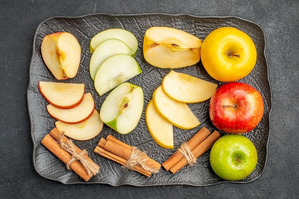 Crunchy healthy apple slices (Image via freepik)