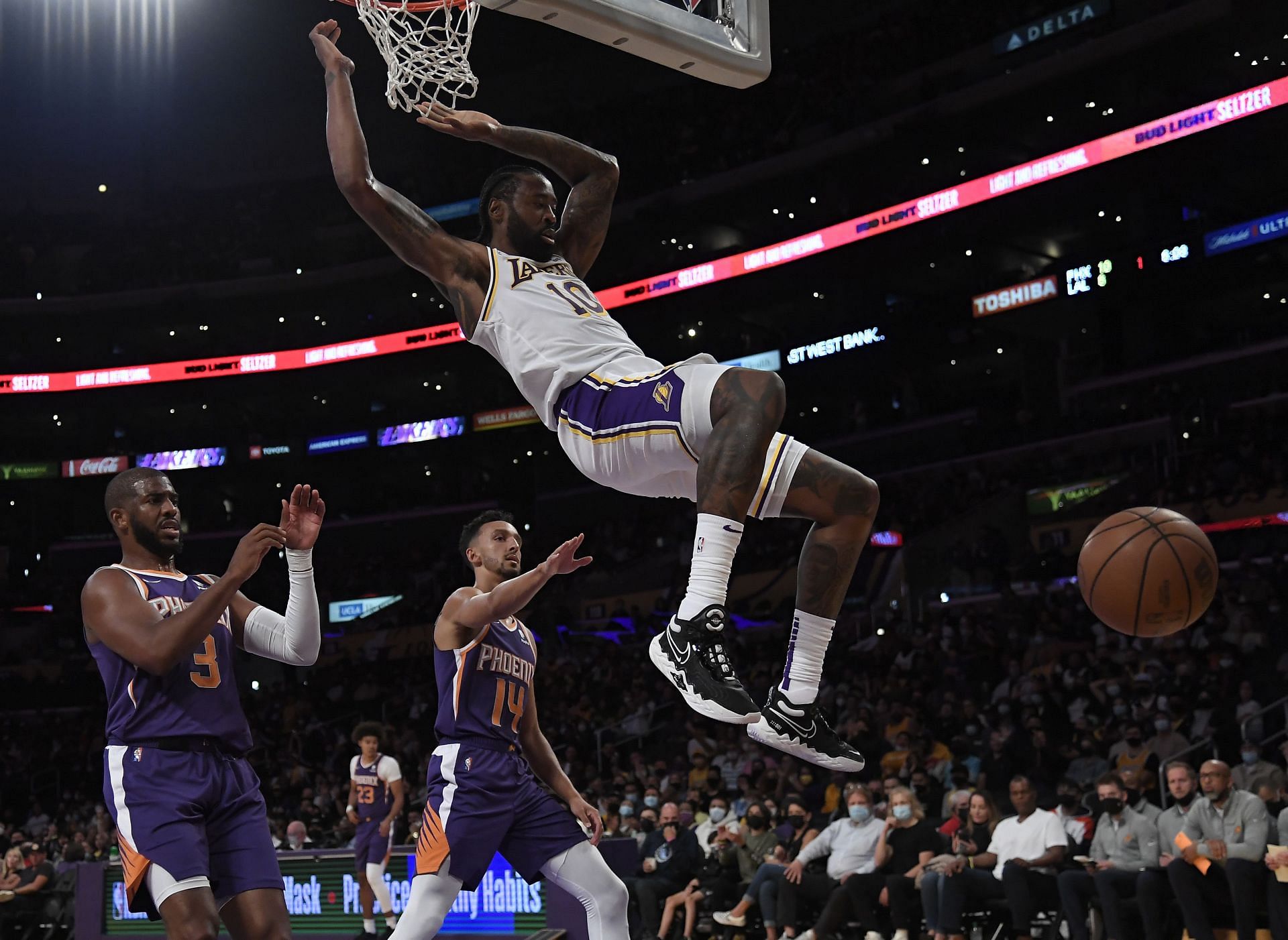 Phoenix Suns v Los Angeles Lakers