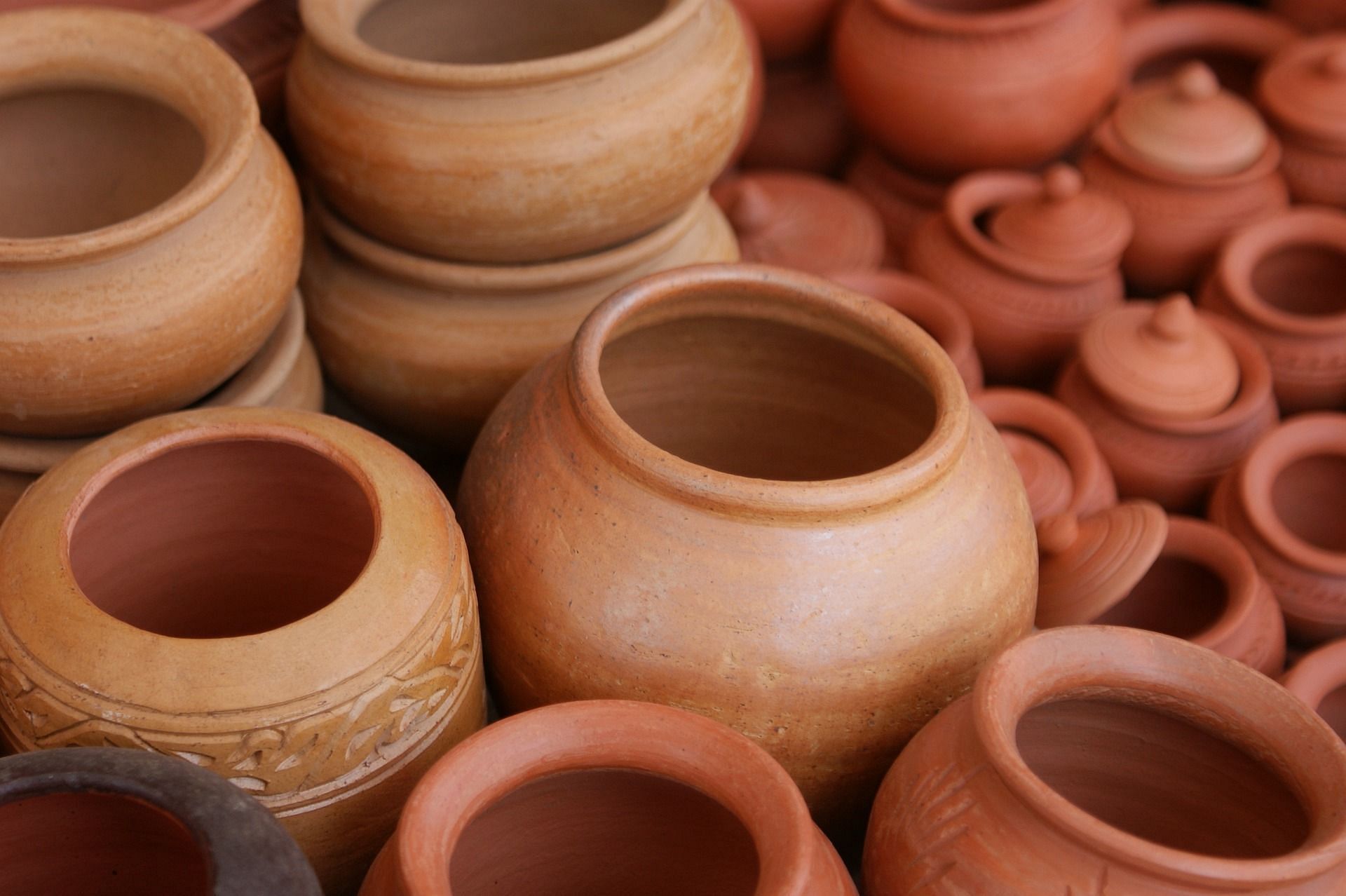 Choosing a clay pot is vital (Image by Johanna Tay from Pixabay)