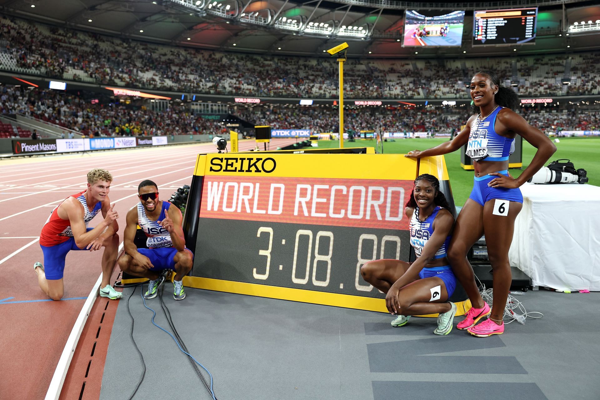 Team USA sets 4x400m mixed relay world record at the 2023 World