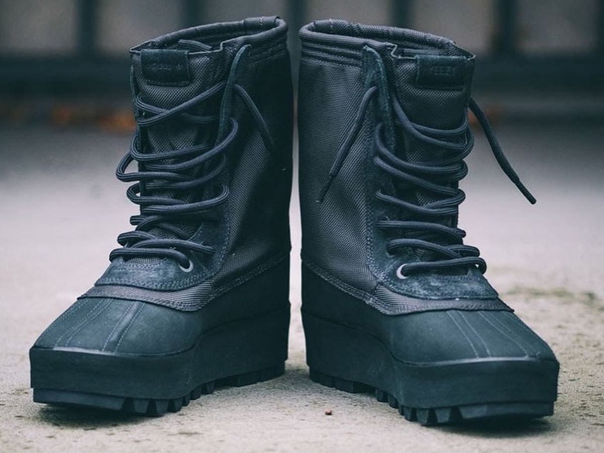 Look and feel of Yeezy 950 &ldquo;Pirate Black&rdquo; boots (Image via Twitter/@SneakPosts)