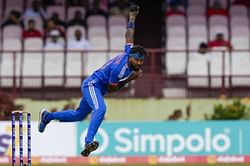 "He hasn't bowled even 6 overs per game" - Aakash Chopra on Hardik Pandya as all-rounder heading into World Cup 2023