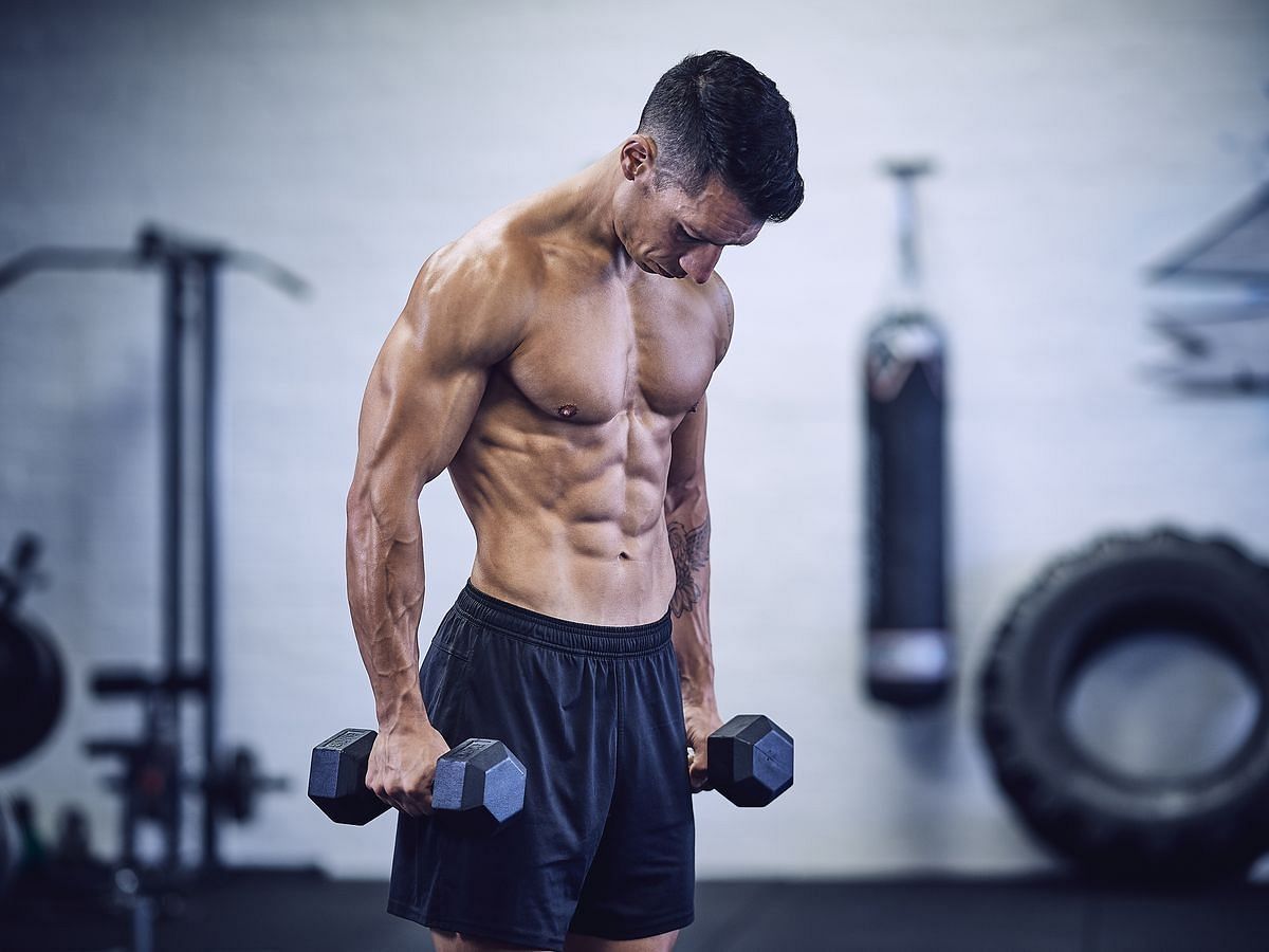 Calisthenics vs Weightlifting (Image via Getty Images)