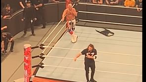Raw के ऑफ-एयर होने के बाद WWE का मौजूदा चैंपियन हुआ भावुक, देखिए दिल छू लेने वाला वीडियो