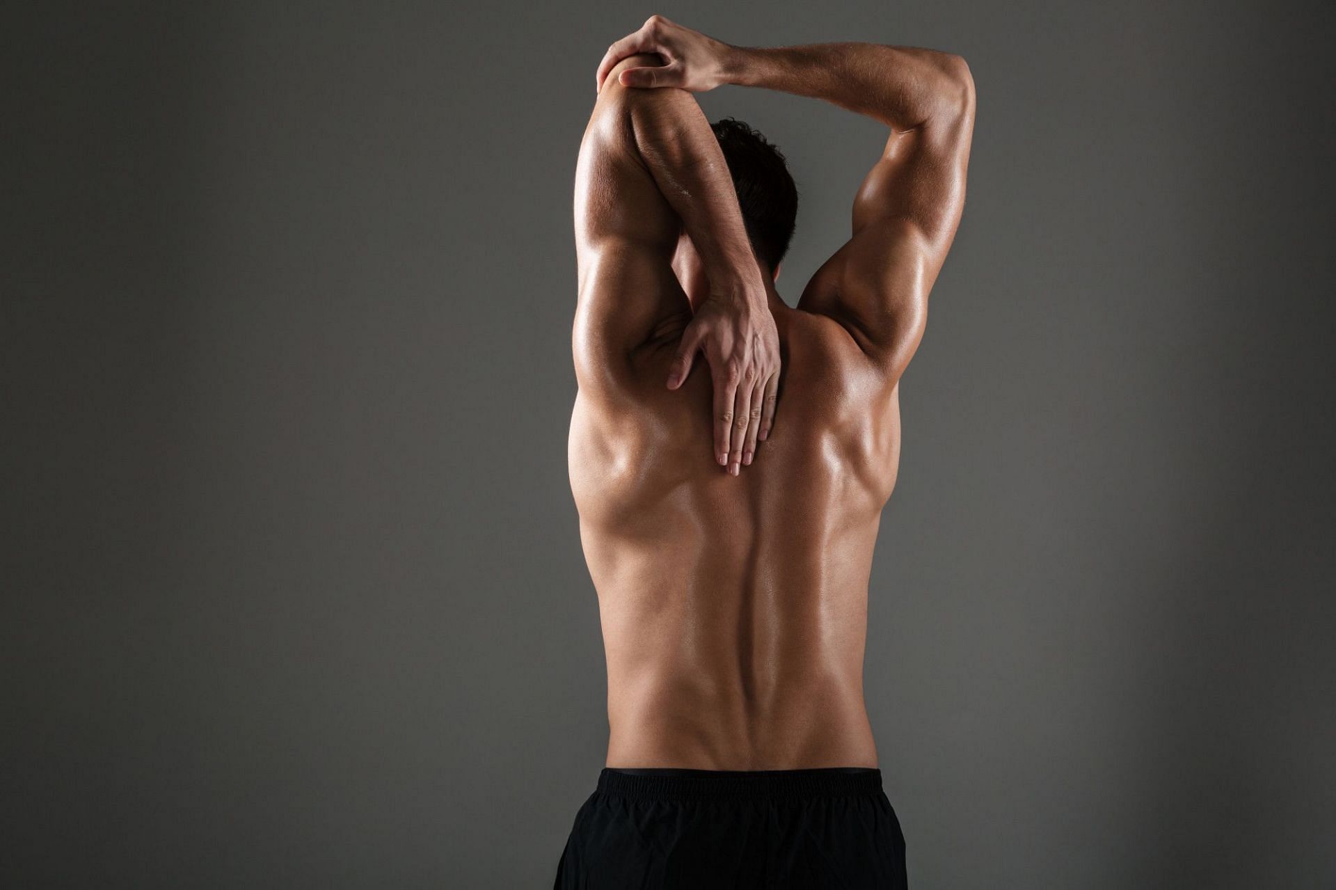 Calisthenics shoulder workout builds shoulder strength. (Photo via Freepik/drobotdean)