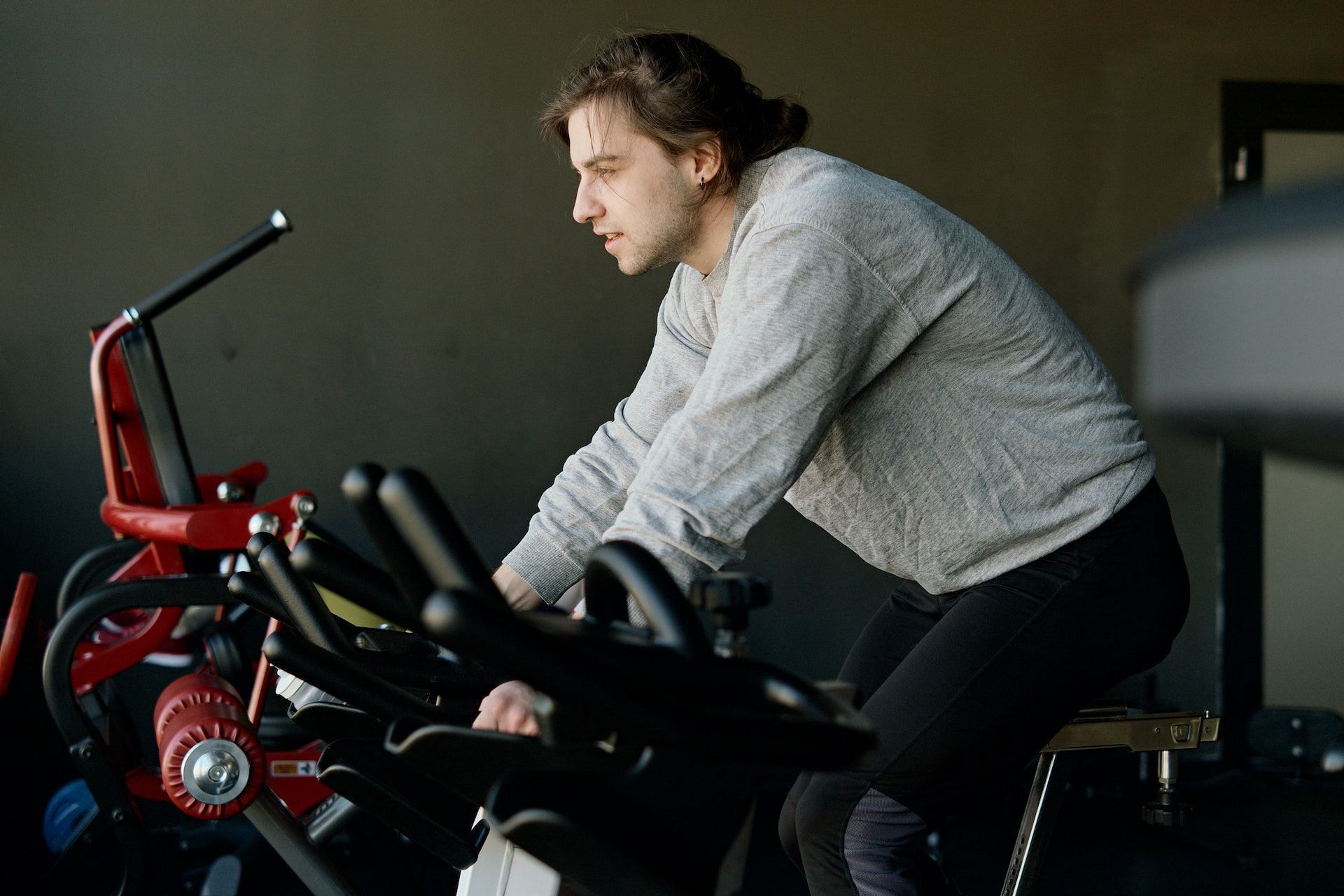 Spinning improves mental health. (Photo via Pexels/Ivan Samkov)