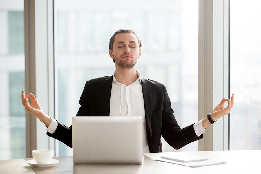 Body Scan Meditation at work (Image via freepik/yanalya)