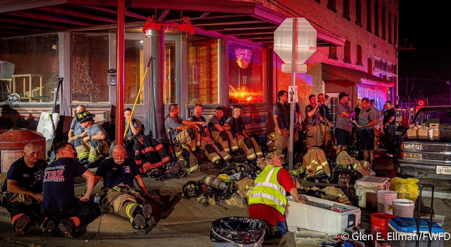 Multiple departments were engaged to combat the Cantina Cadillac bar fire (Image via Twitter/@FortWorthFire)