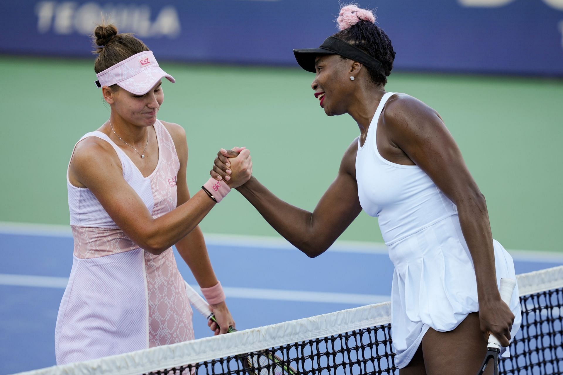 Venus Williams advances to second round at Cincinnati Open