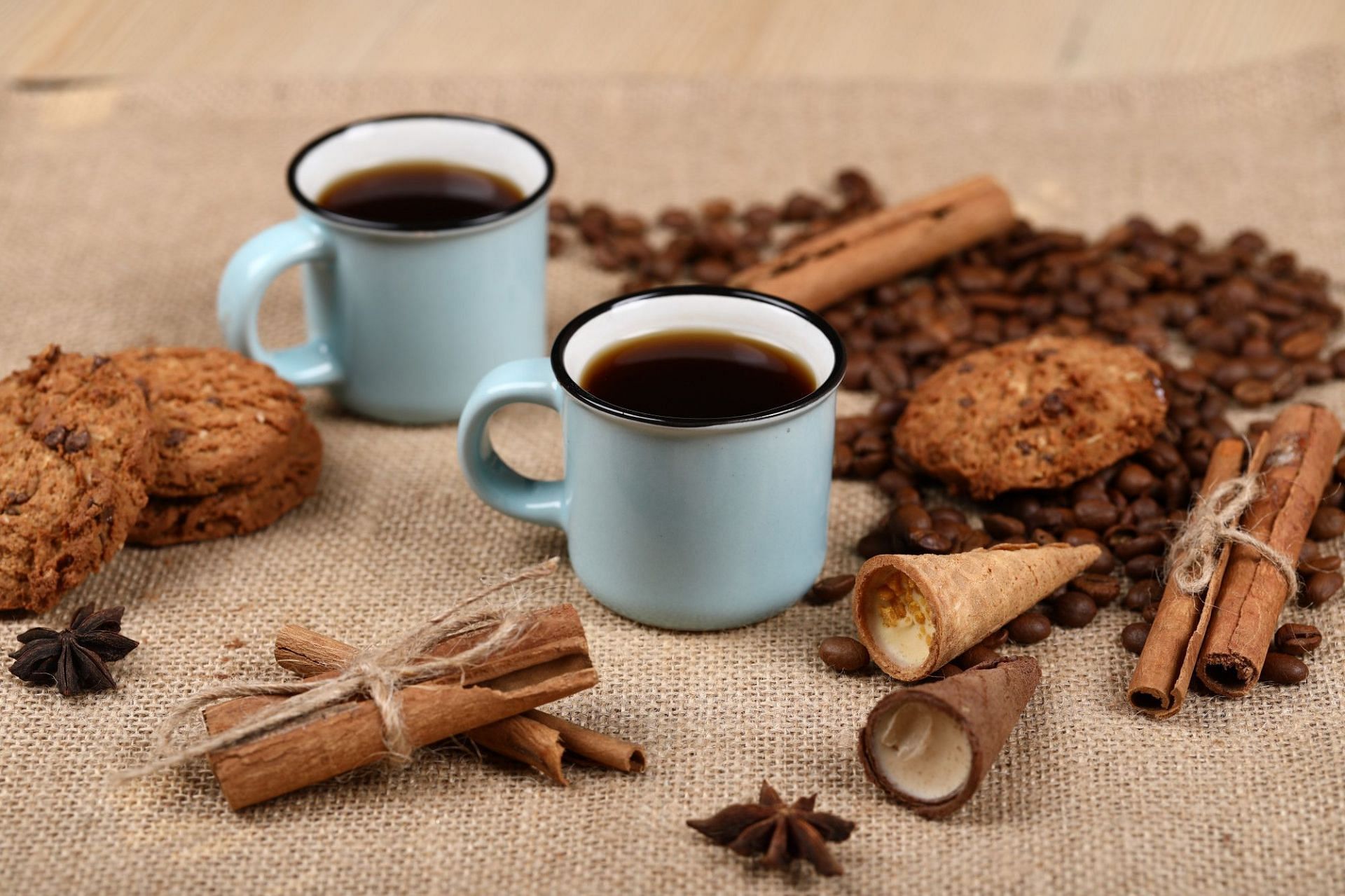 Cinnamon in black coffee decreases chronic stress related diseases (Image by azerbaijan_stockers on Freepik)