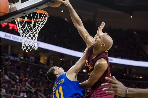 Richard Jefferson's poster dunk against Klay Thompson