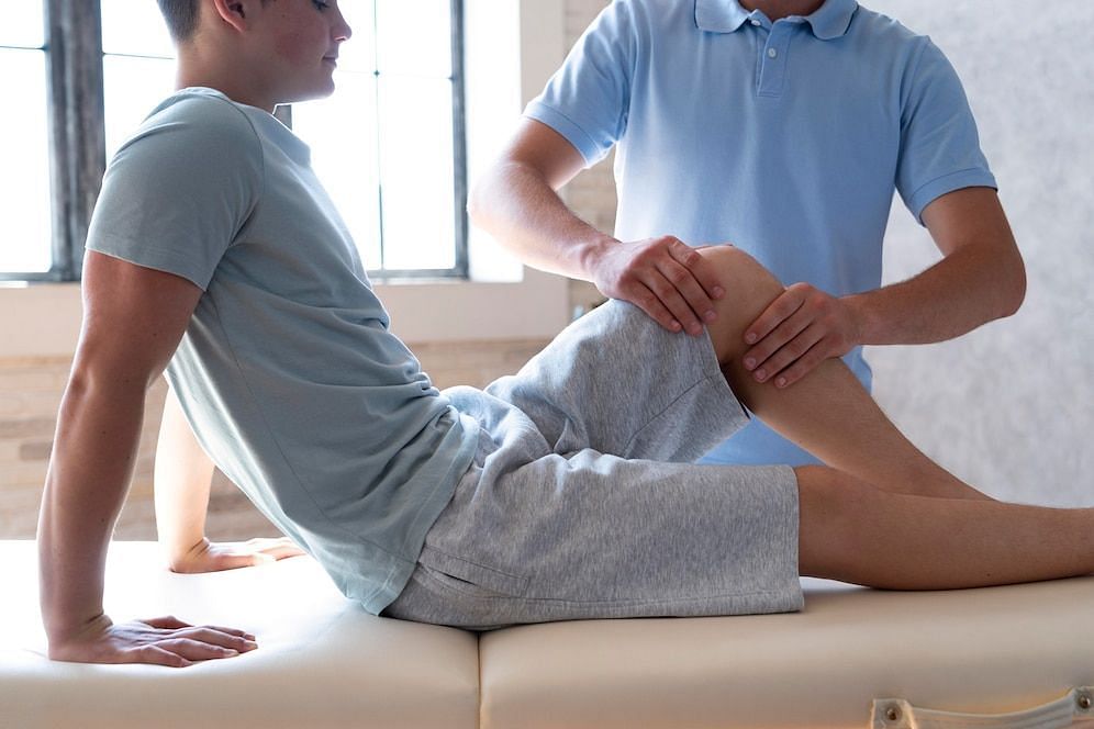 Physical therapy (image via freepik)