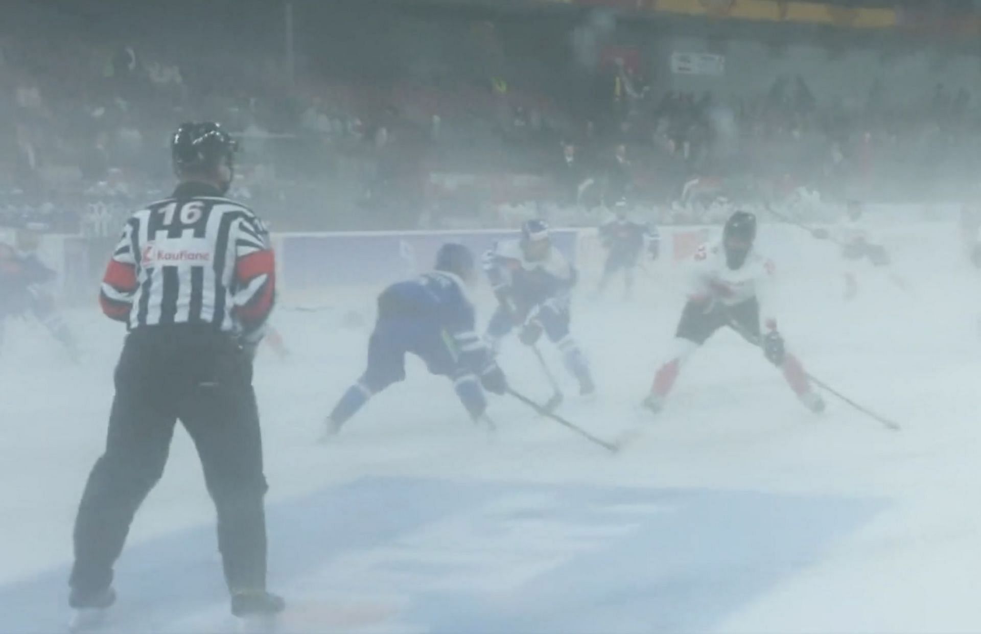 Why is ice rink fogged at Hlinka Gretzky Cup?