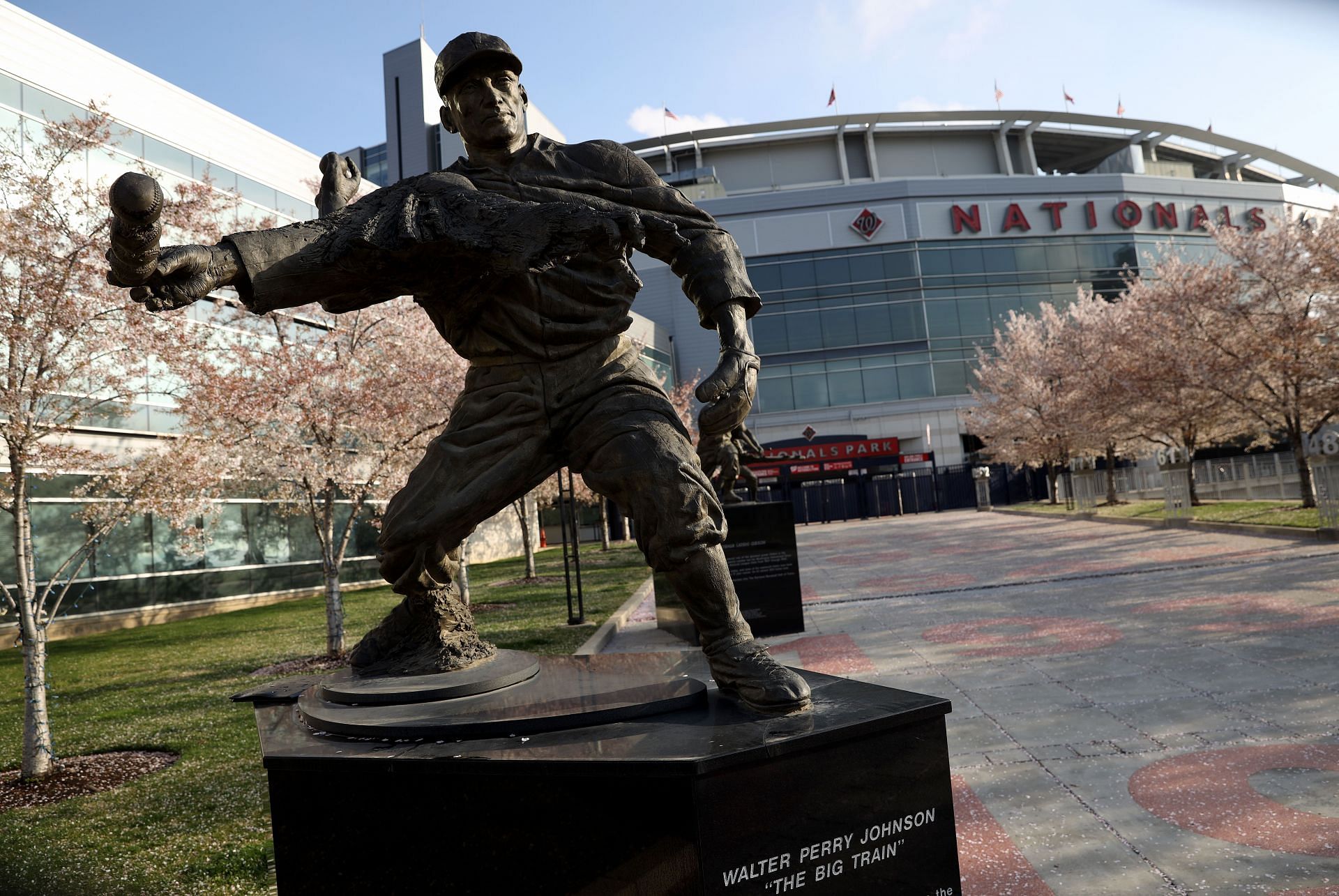 Basketball Sculpture - Tom Seaver Bronze Statue