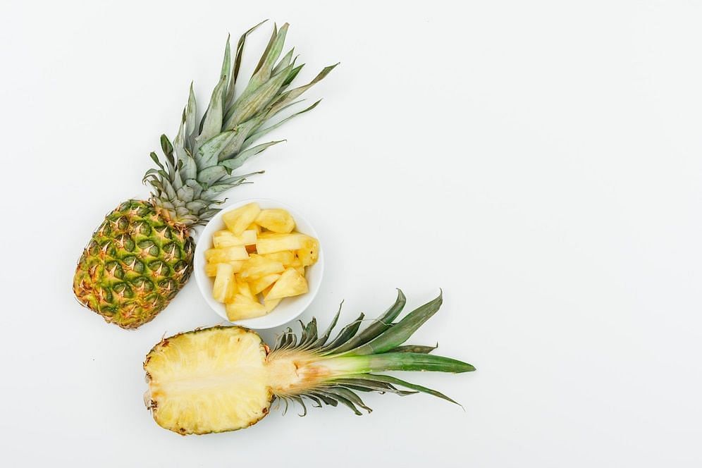 The pineapple enzyme (Image via Freepik/8photo)
