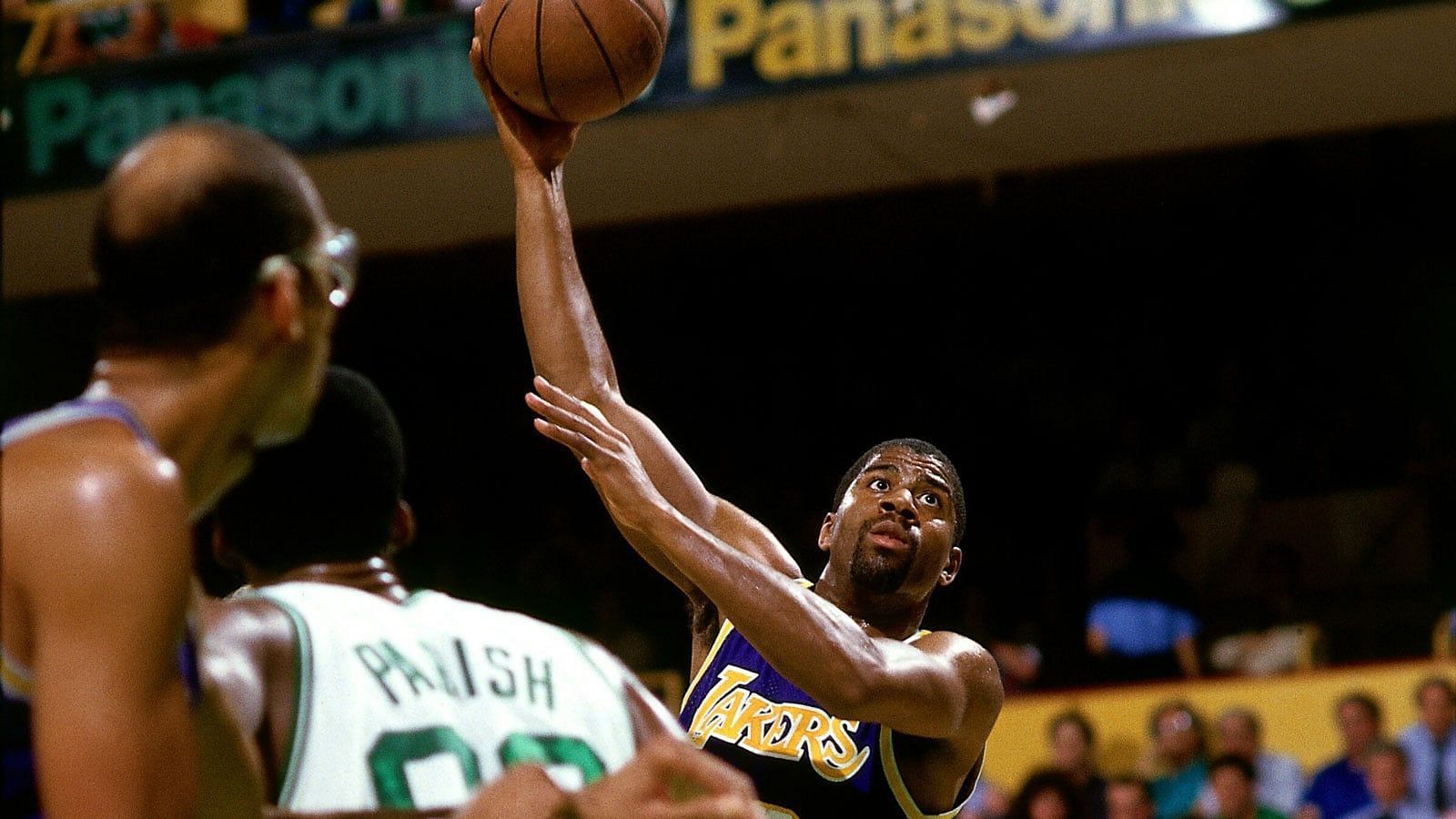 Magic Johnson had 374 blocks in his career.