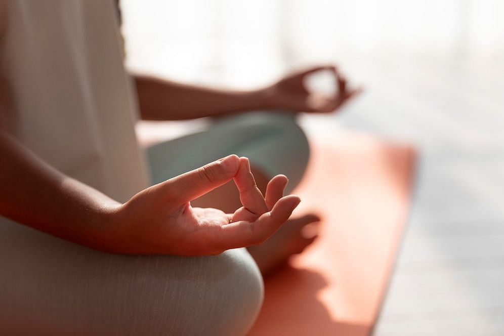 Meditation helps with stress. (Image via Freepik)