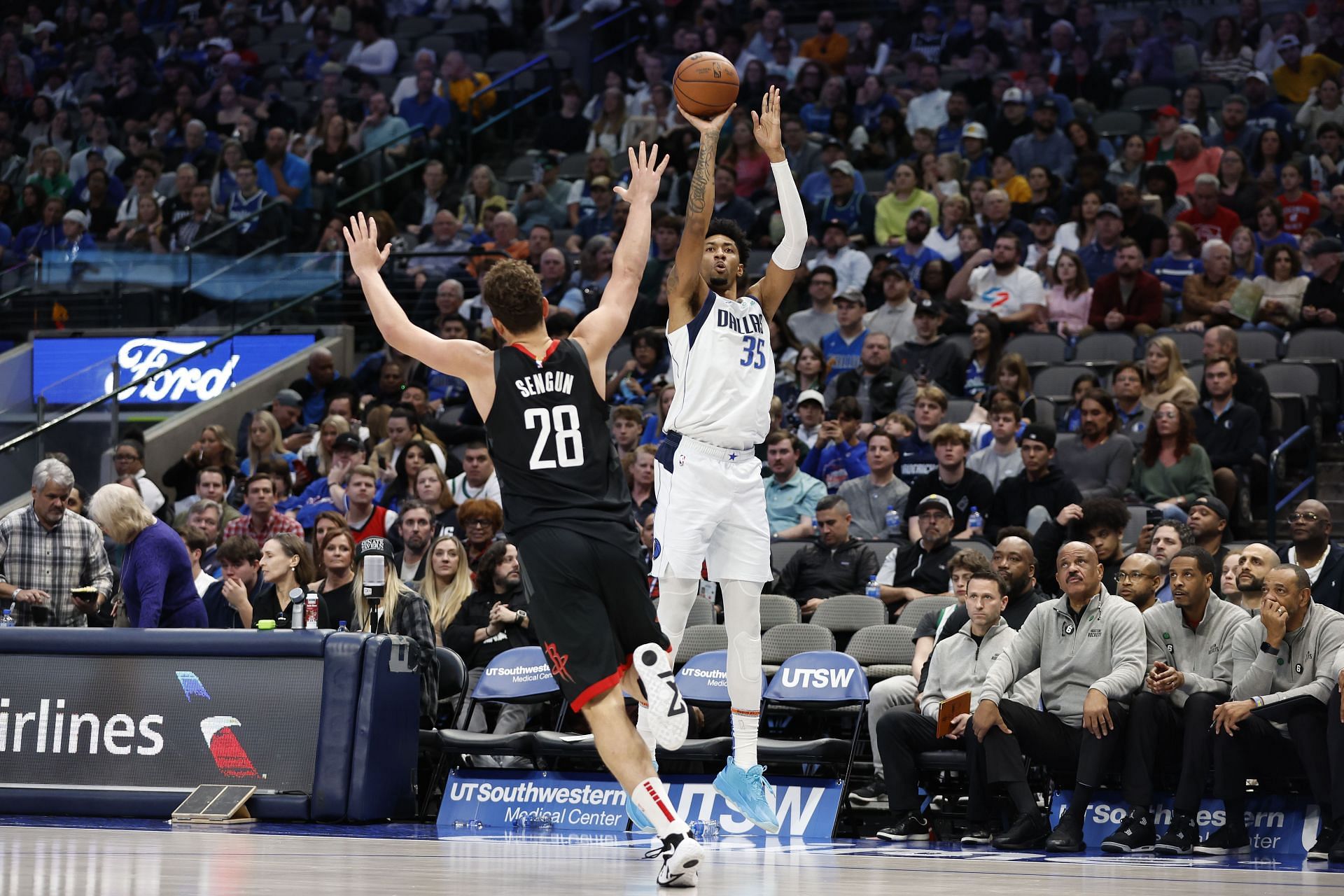 Houston Rockets v Dallas Mavericks