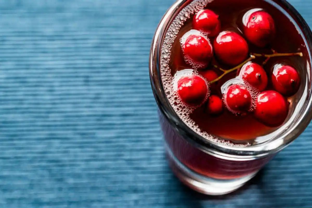 Cranberry juice for kidneys (Image via Getty Images)