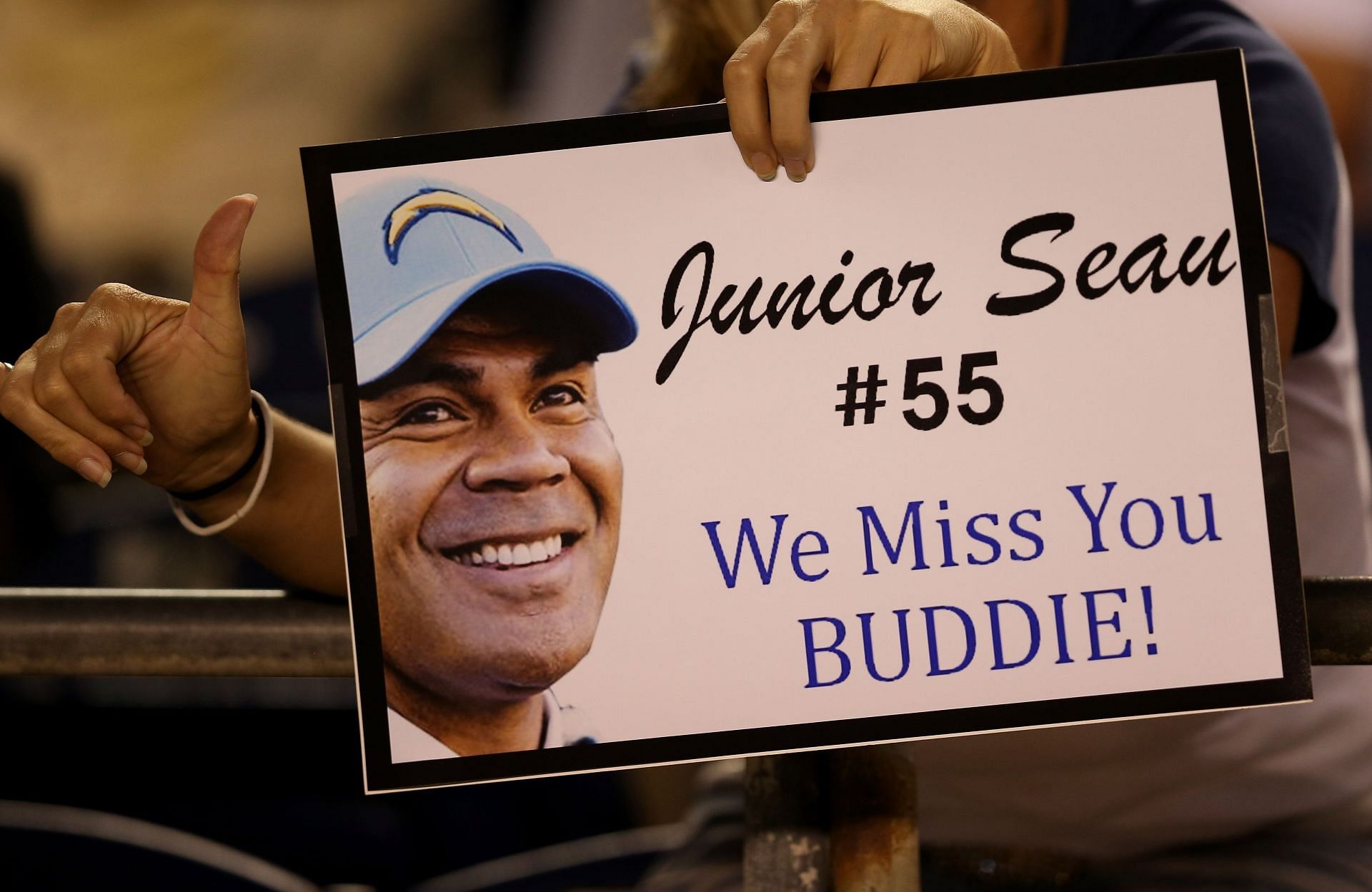 Junior Seau to Be Inducted into Chargers Hall of Fame