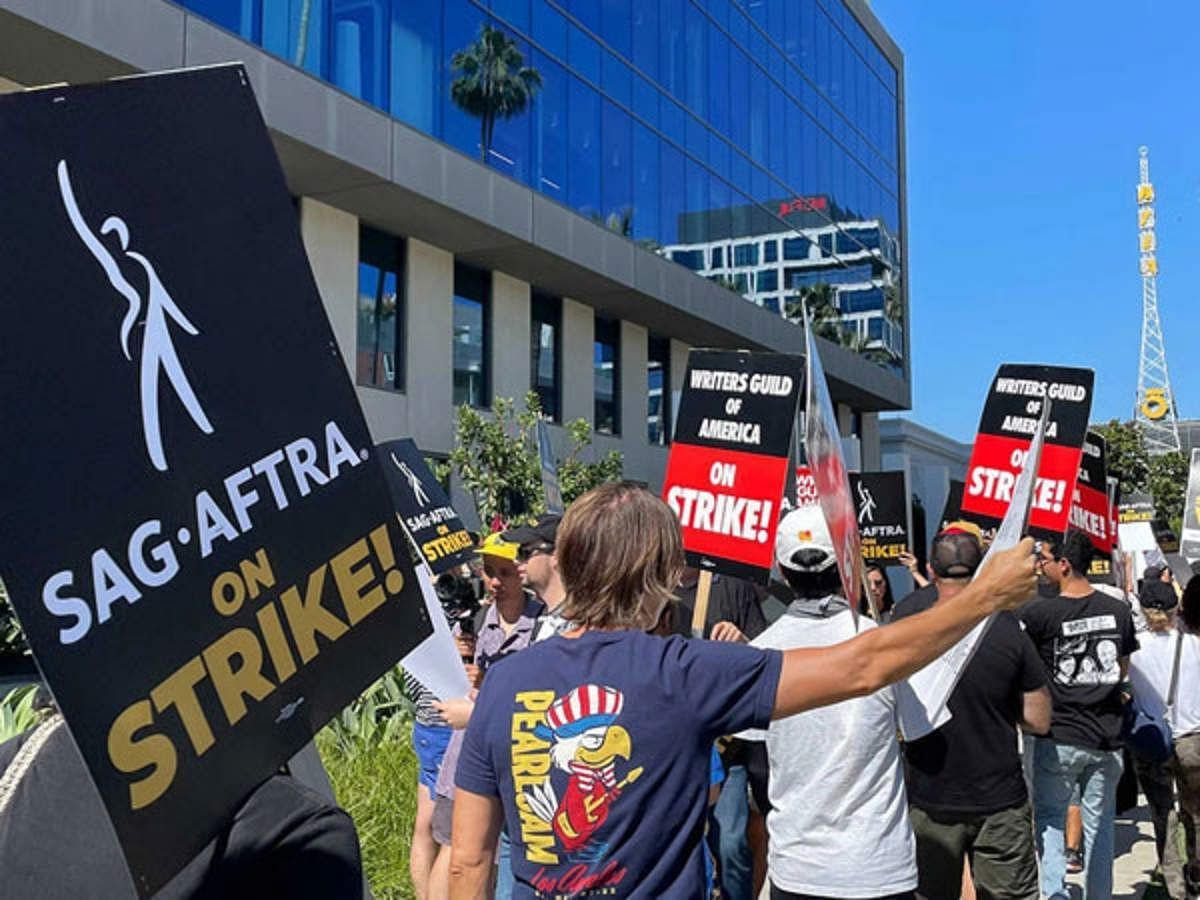 A still from SAG-AFTRA strike (Image via AP)