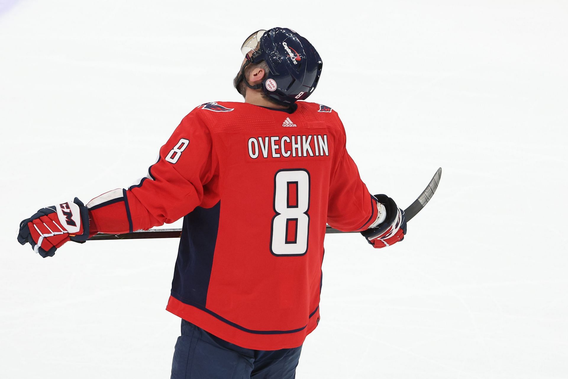 Alex Ovechkin says his father died, will be away from Capitals