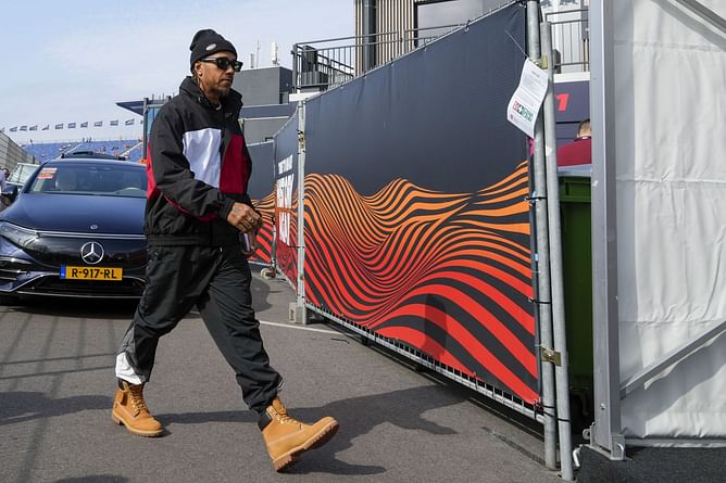 A dejected Lewis Hamilton bemoans poor qualifying session: "The car has just been difficult"