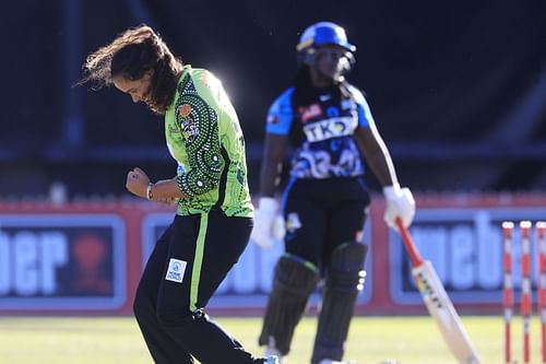 WBBL - Sydney Thunder v Adelaide Strikers