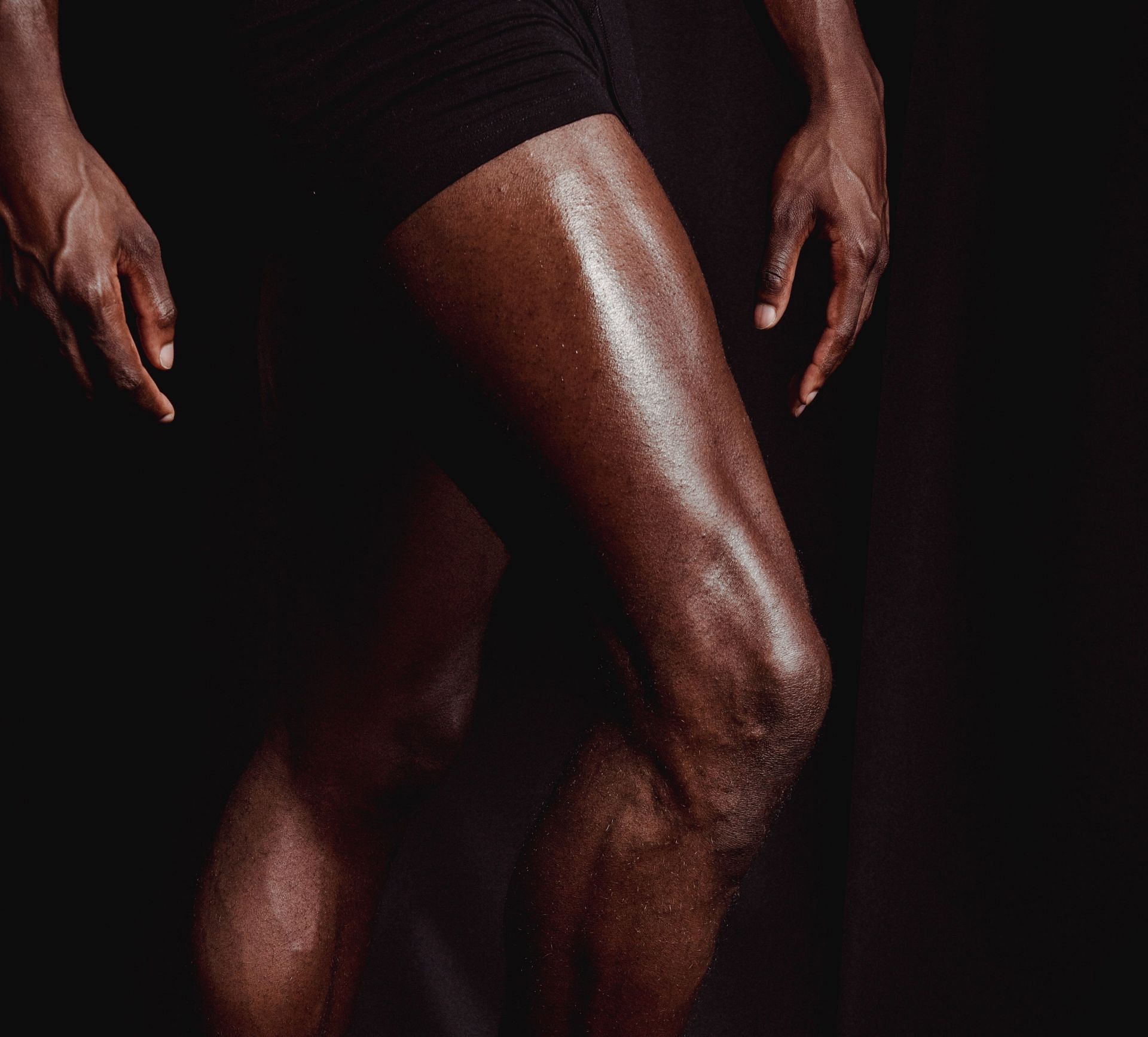 Working on your quads and hamstring muscles (Image via Pexels/Mike Jones)
