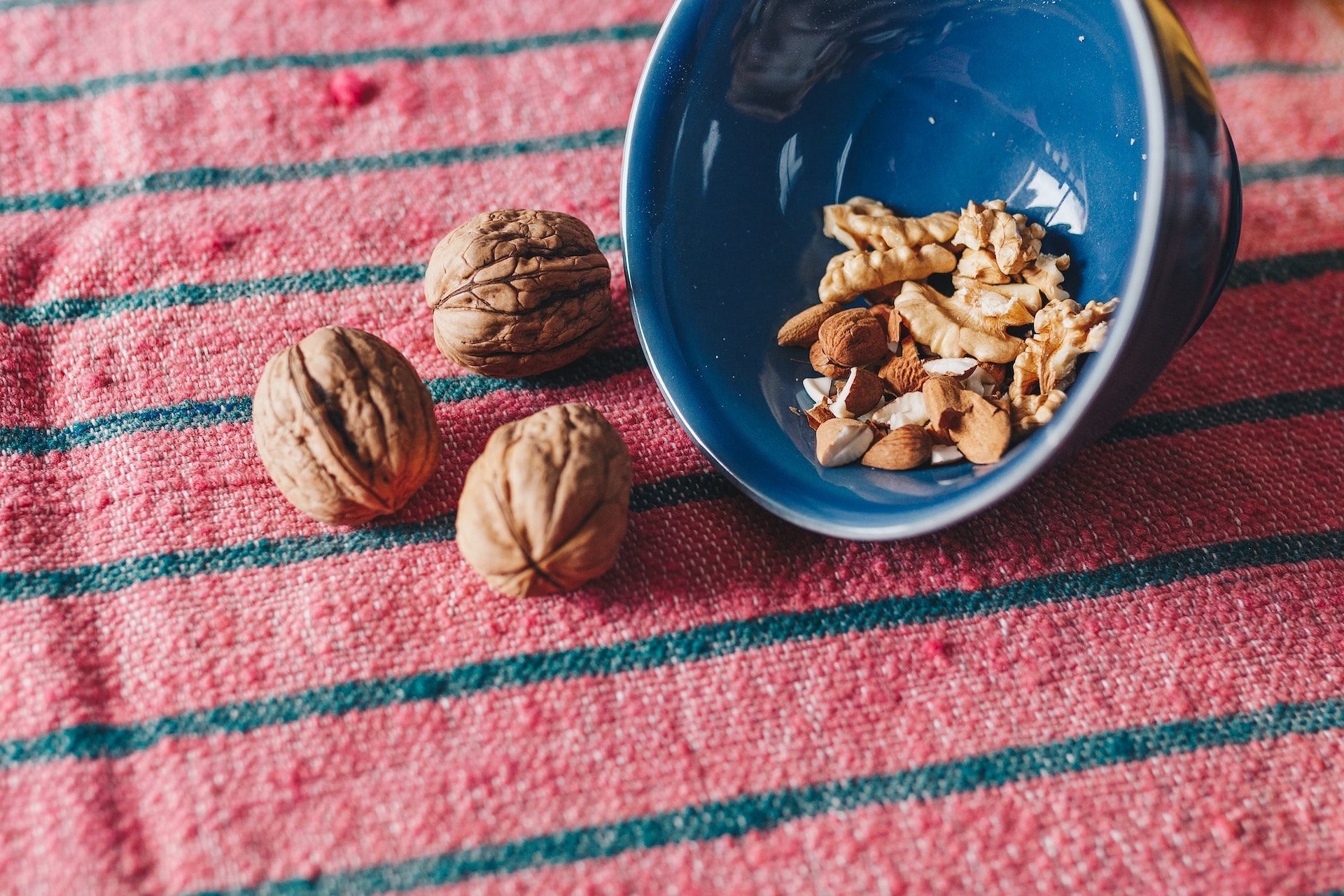 Trail mix is a nutritious snack option. (Photo via Pexels/Jo&atilde;o Jesus)