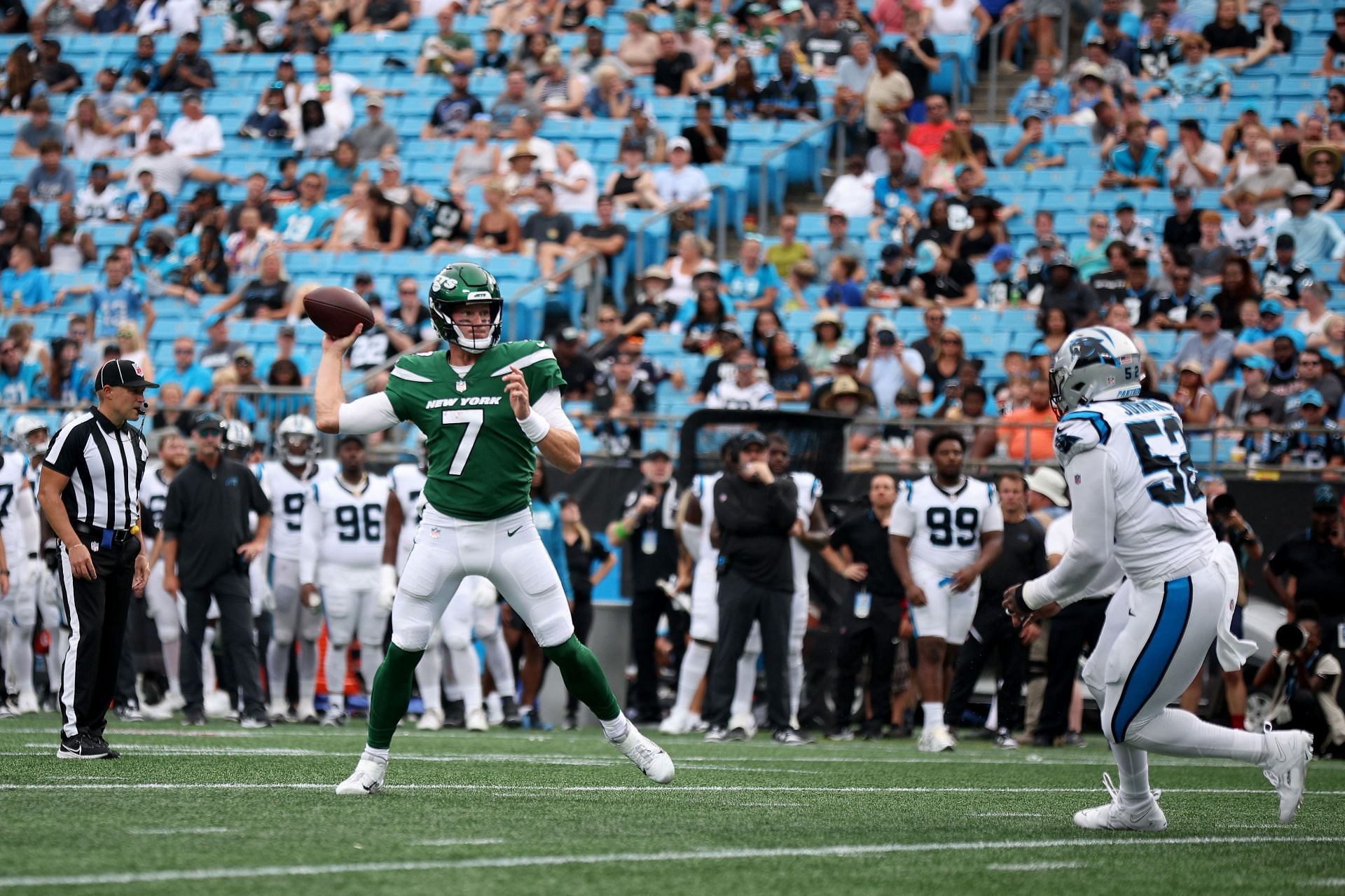 New York Jets quarterback Tim Boyle (7) drops back to pass during