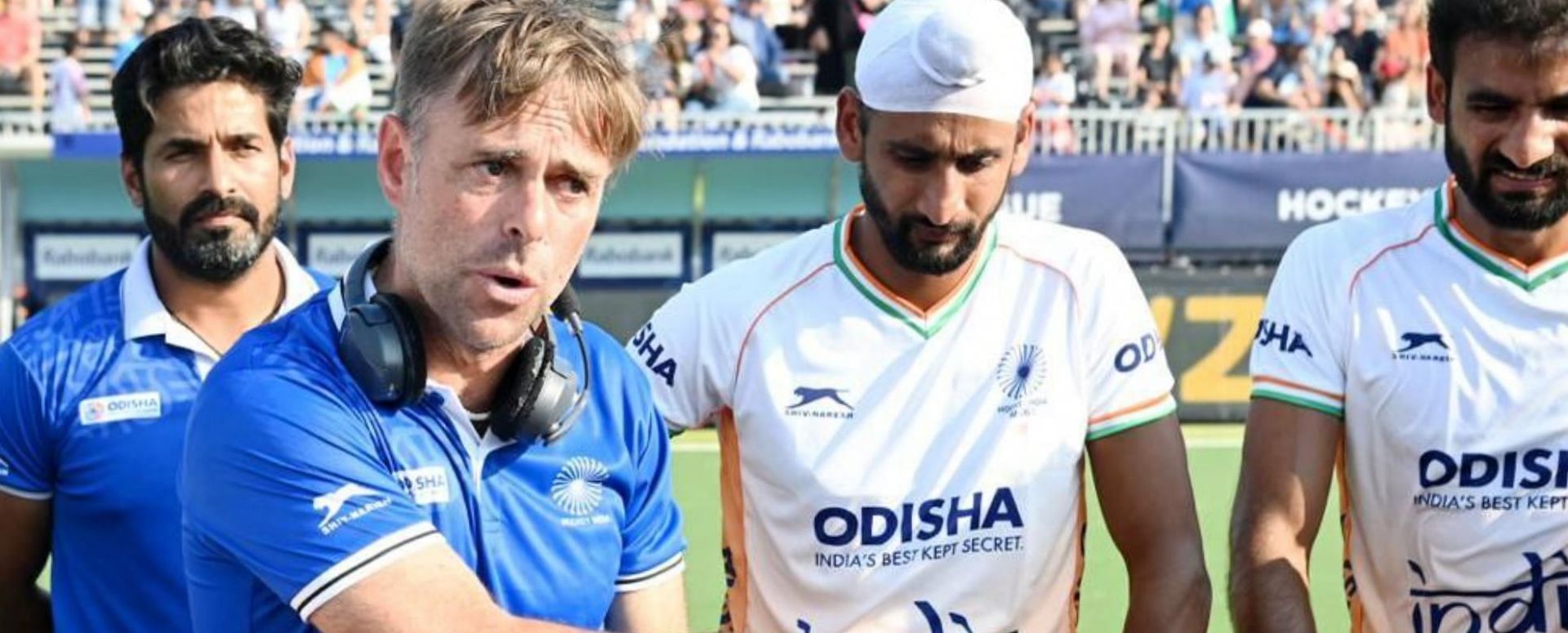 Craig Fulton with India team, credit: Hockey India