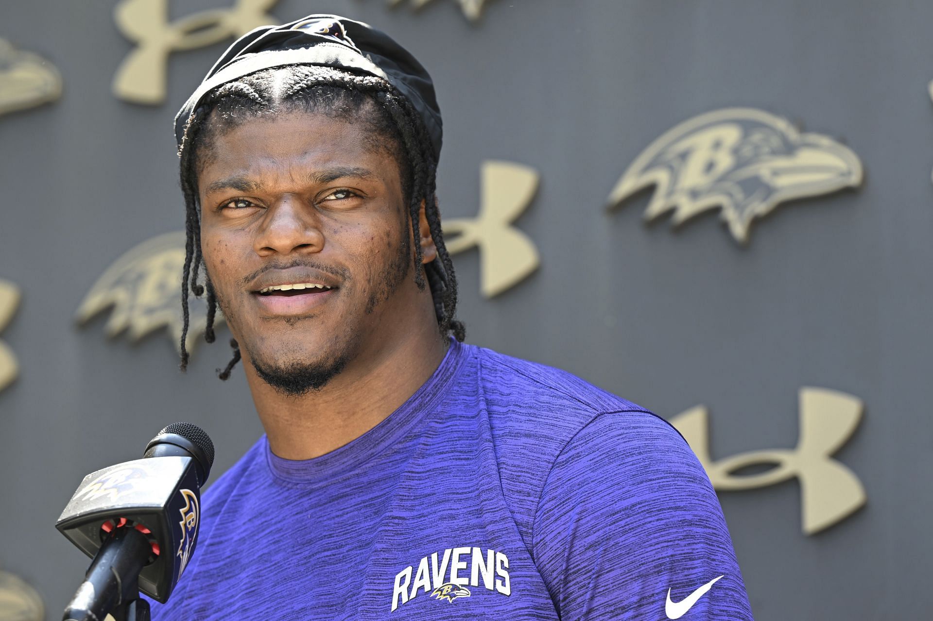 Lamar Jackson Tries To Drive Cart On The Field Before Playoff Game  Lamar  Jackson almost went full Beastmode on everyone, trying to drive the cart on  the field 