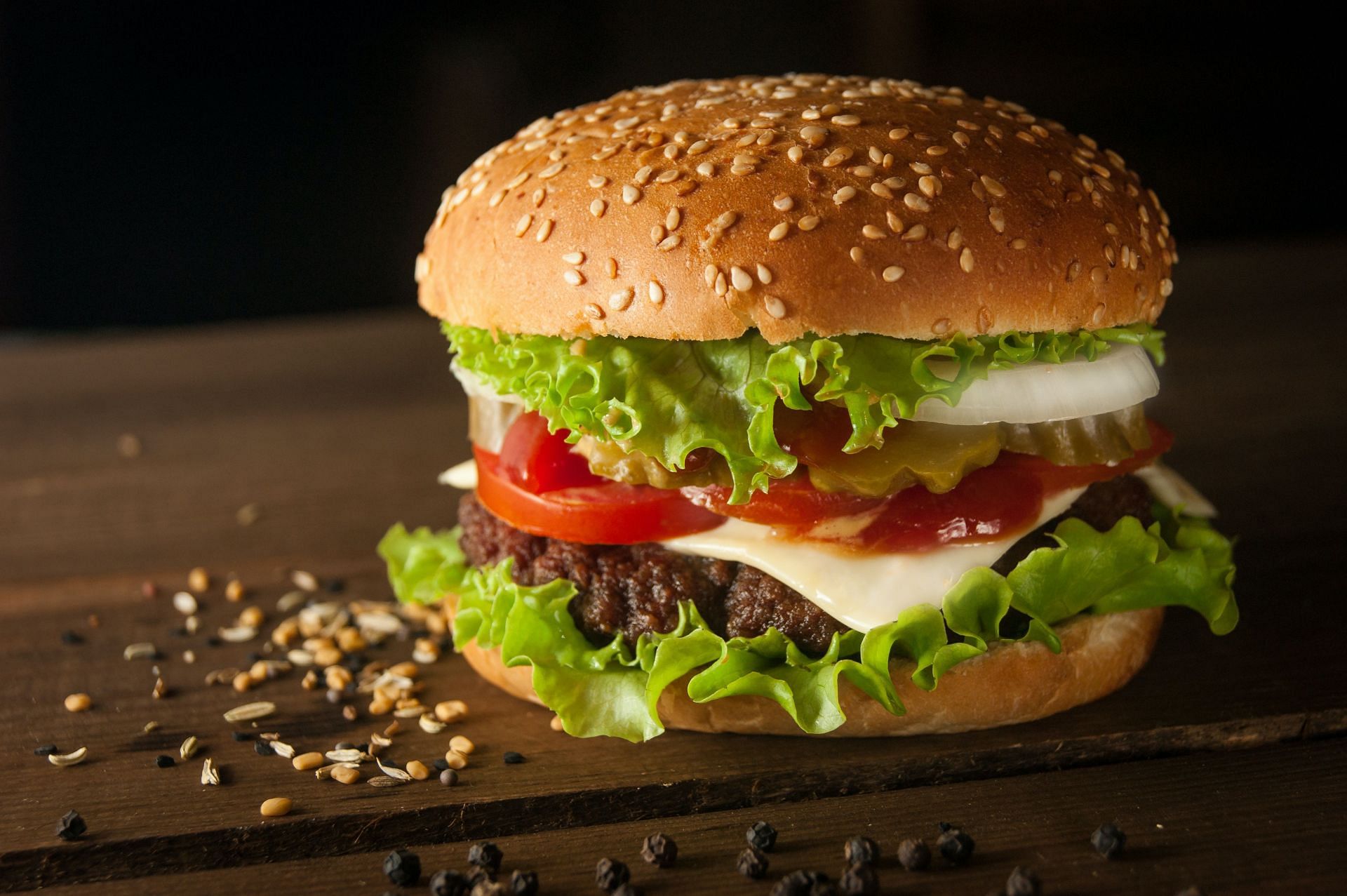 Burgers contain harmful seed oils and other additives. (Image via Unsplash/Ilya Mashkov)