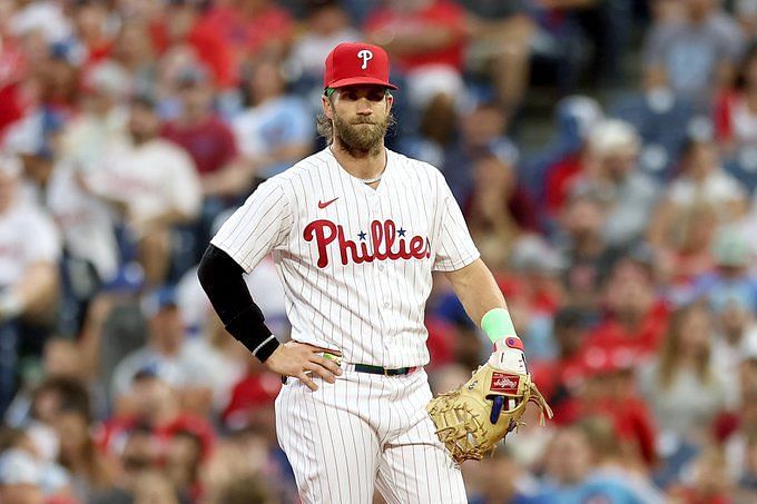 Bryce Harper leaves Thursday's game in fifth inning with mid-back