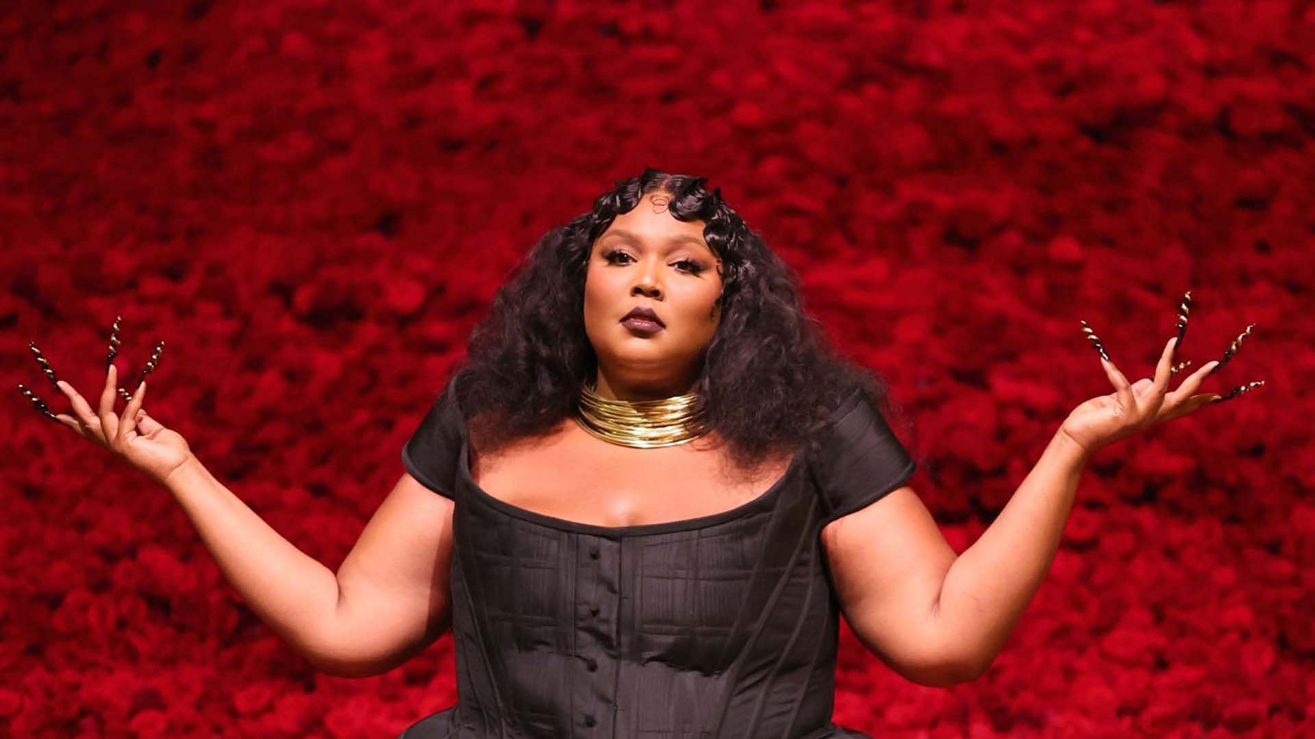 Biggest plot twist of 2023 keeps getting worse": Resurfaced interview of Lizzo talking about bananas goes viral amid lawsuit scandal