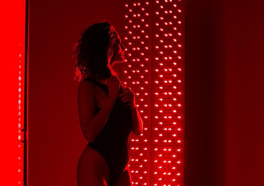 Red light therapy (Image via Getty Images)